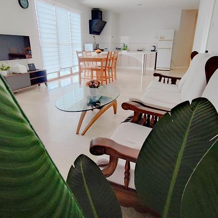 Cozzzy Hut Riverbank Suites Kuching With Spectacular River View Екстер'єр фото