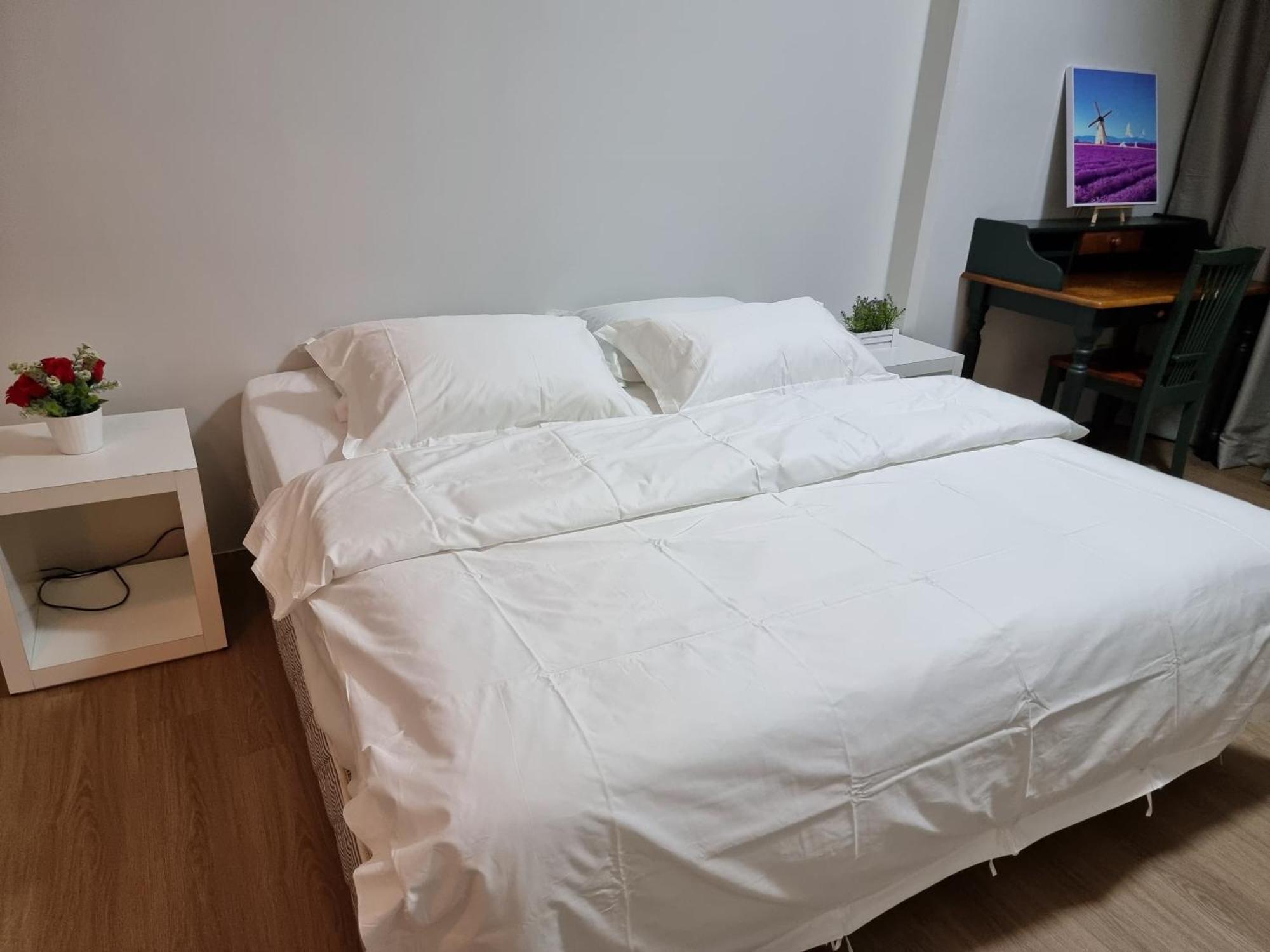 Cozzzy Hut Riverbank Suites Kuching With Spectacular River View Екстер'єр фото