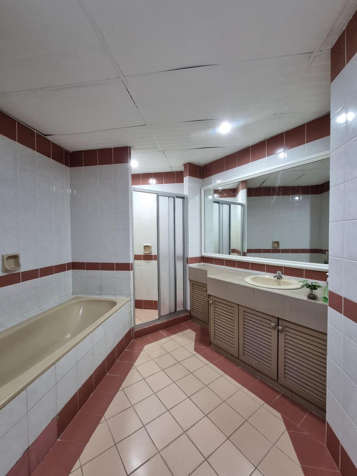 Cozzzy Hut Riverbank Suites Kuching With Spectacular River View Екстер'єр фото