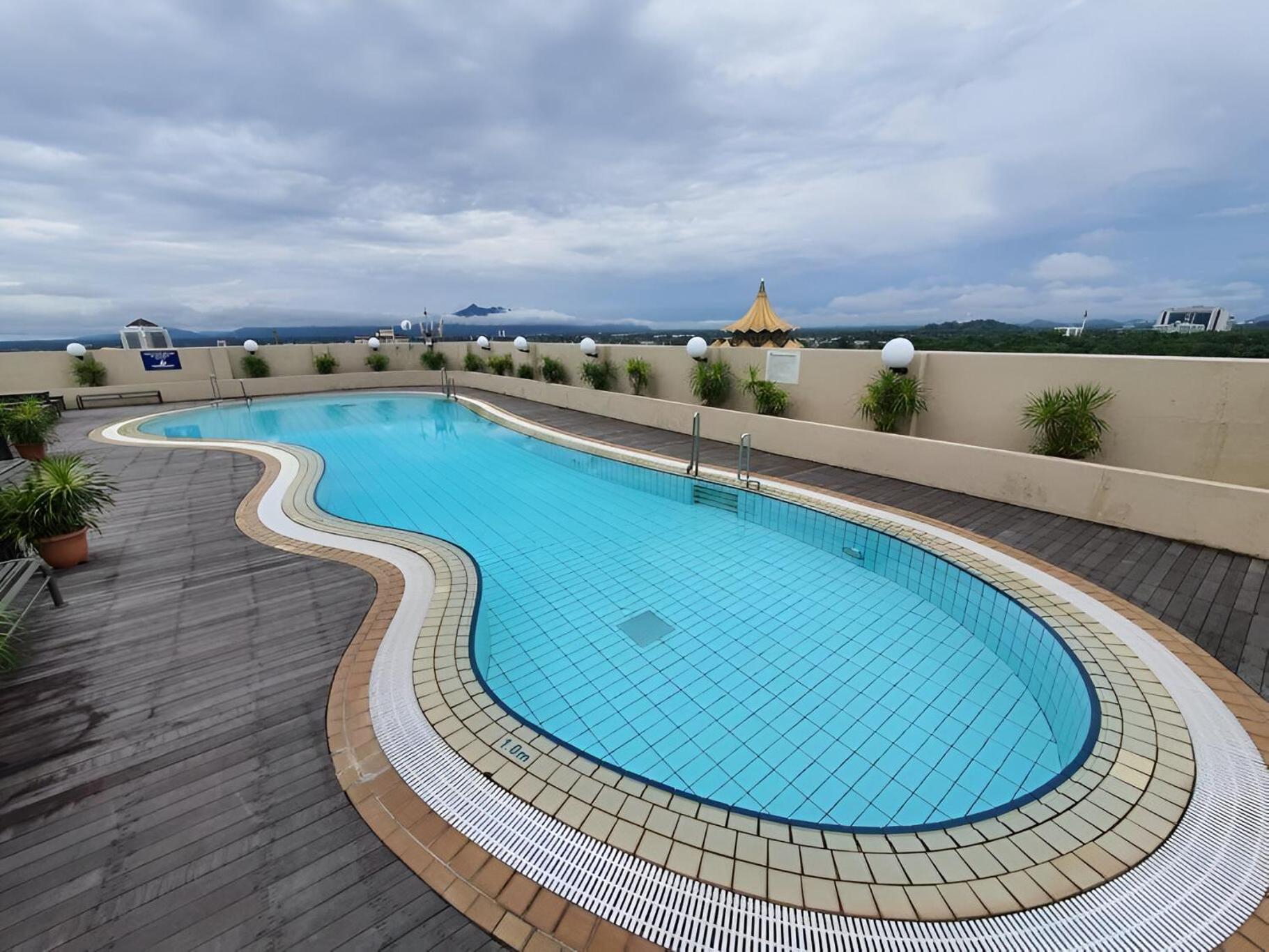 Cozzzy Hut Riverbank Suites Kuching With Spectacular River View Екстер'єр фото