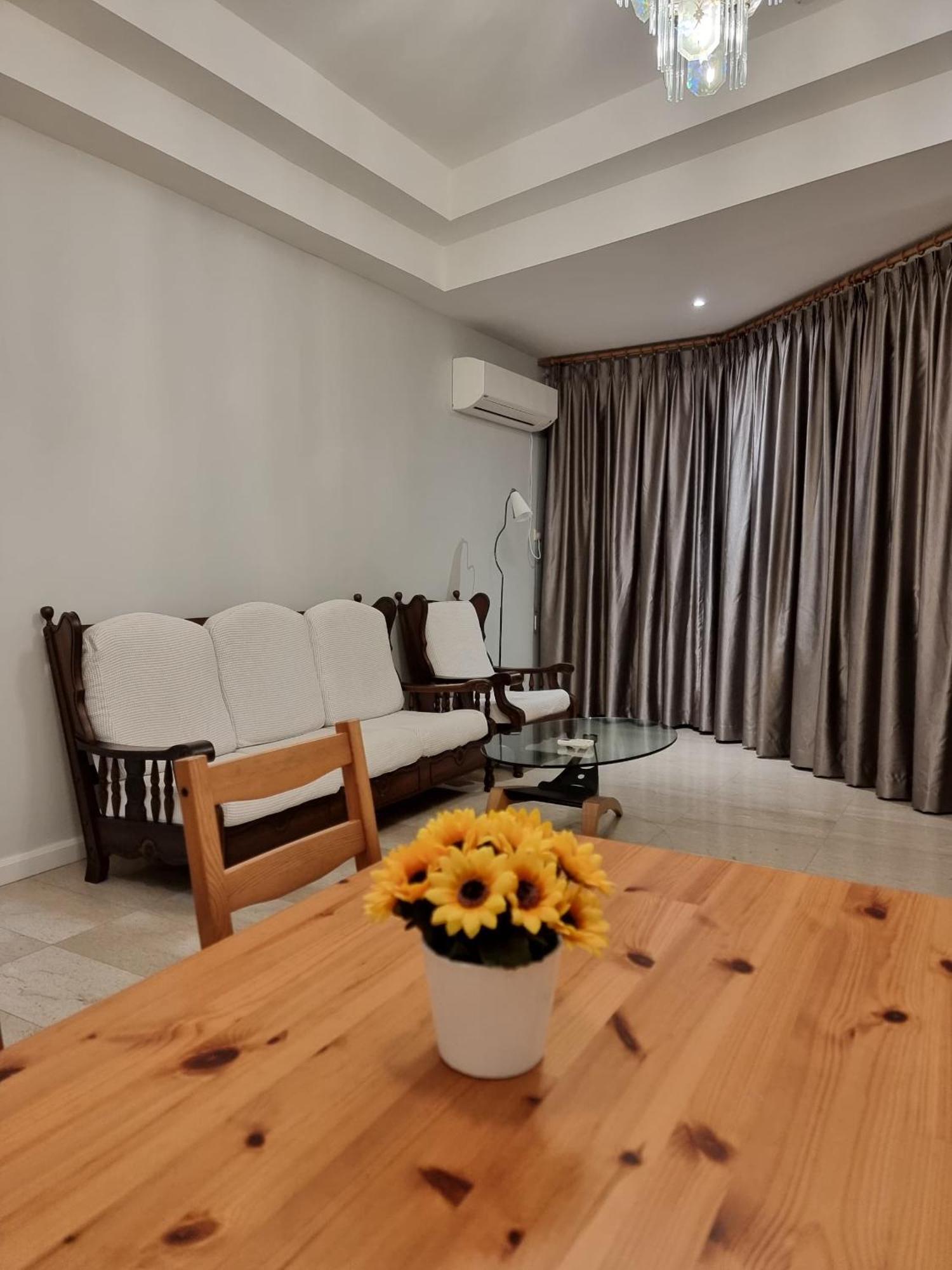 Cozzzy Hut Riverbank Suites Kuching With Spectacular River View Екстер'єр фото