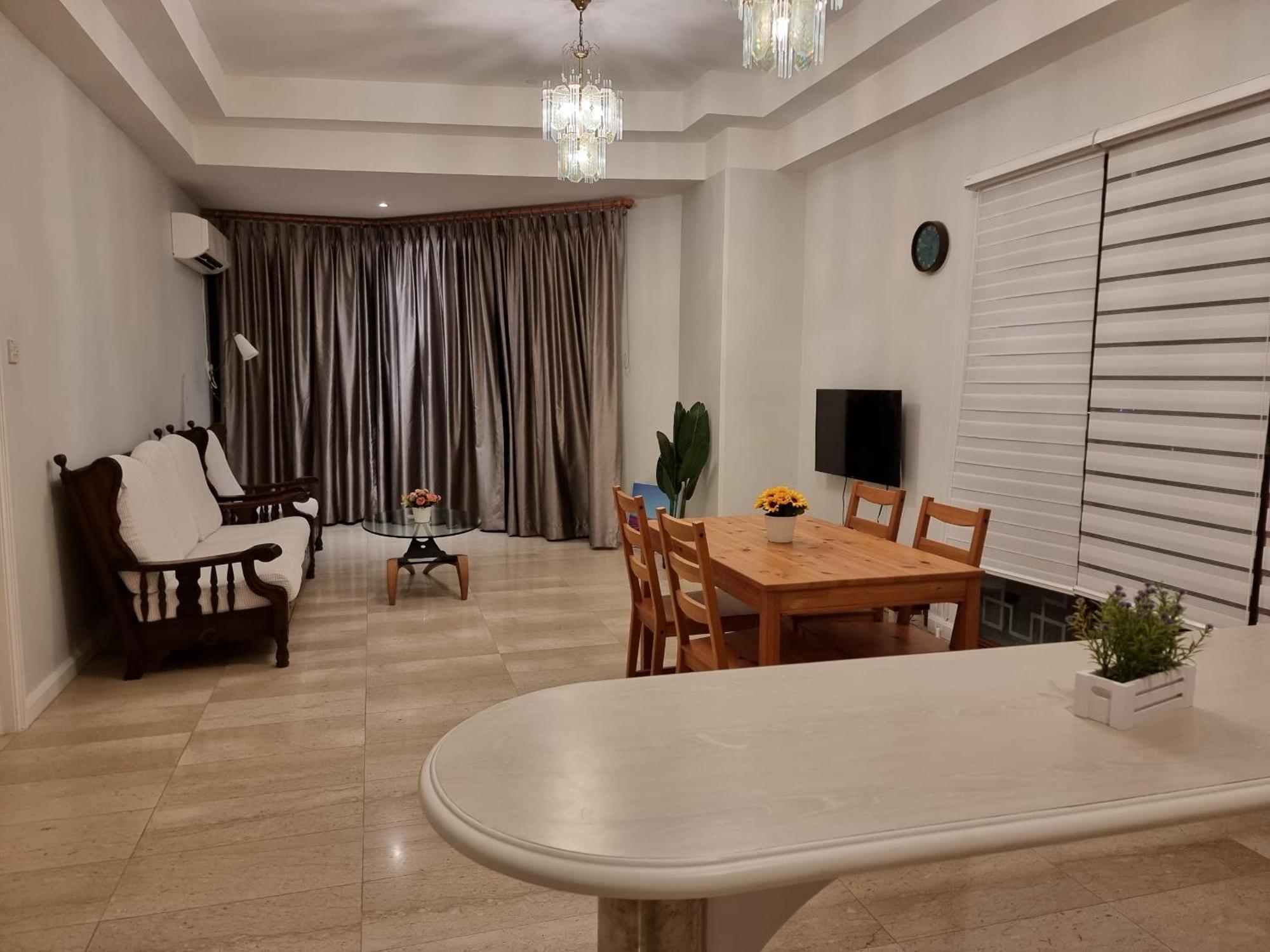 Cozzzy Hut Riverbank Suites Kuching With Spectacular River View Екстер'єр фото