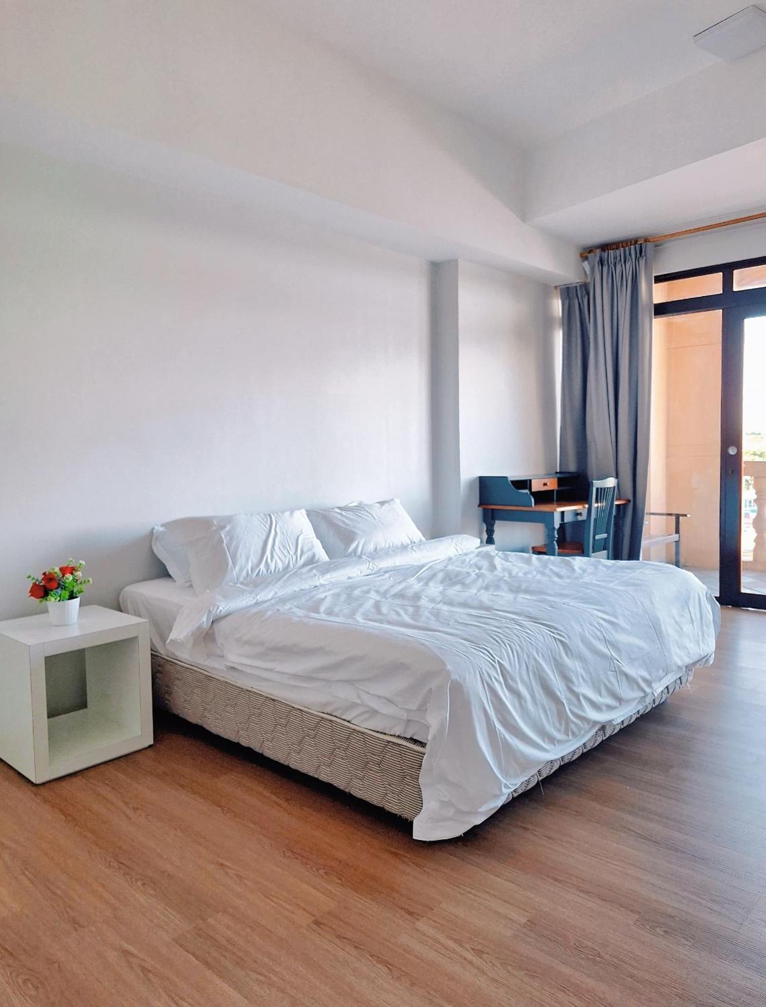Cozzzy Hut Riverbank Suites Kuching With Spectacular River View Екстер'єр фото
